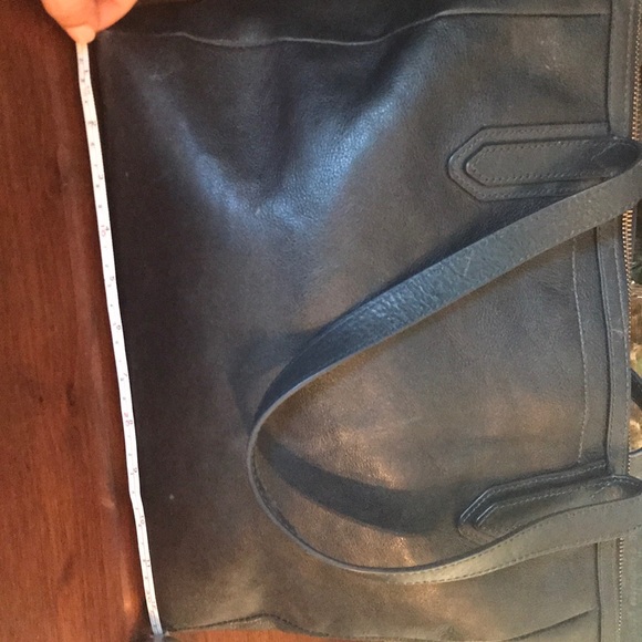 Fossil Leather Navy Tote - Picture 3 of 6